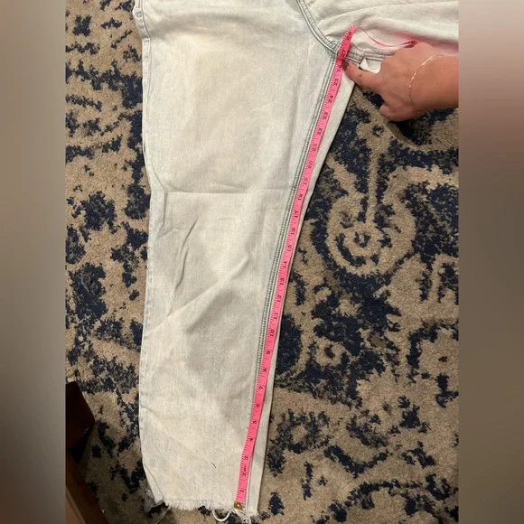 American Eagle Distressed Mom Jeans - Picture 5 of 8